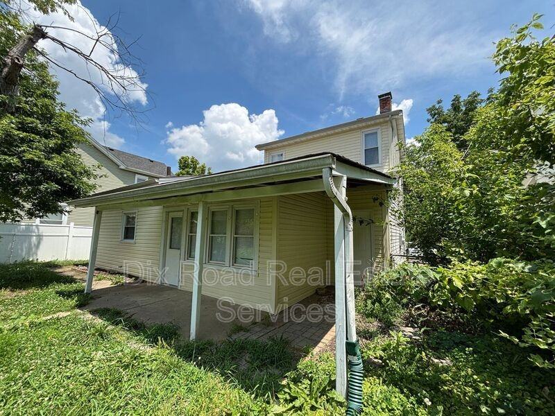 123 N Miami St - Photo 3 of 26