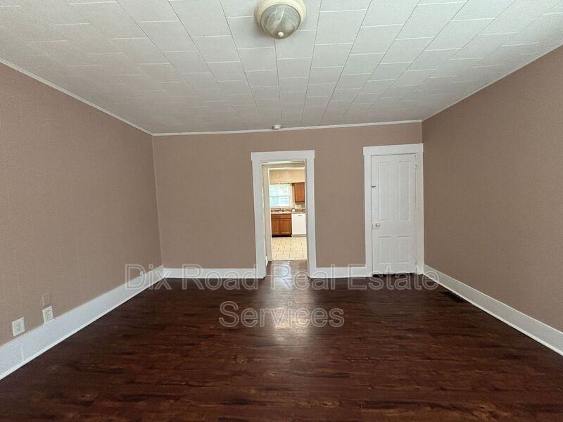 123 N Miami St - Photo 6 of 26