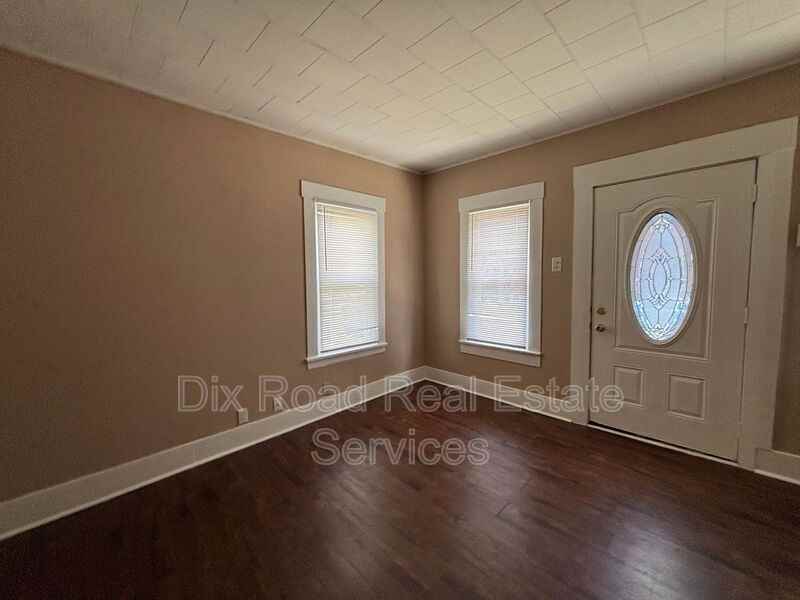 123 N Miami St - Photo 7 of 26