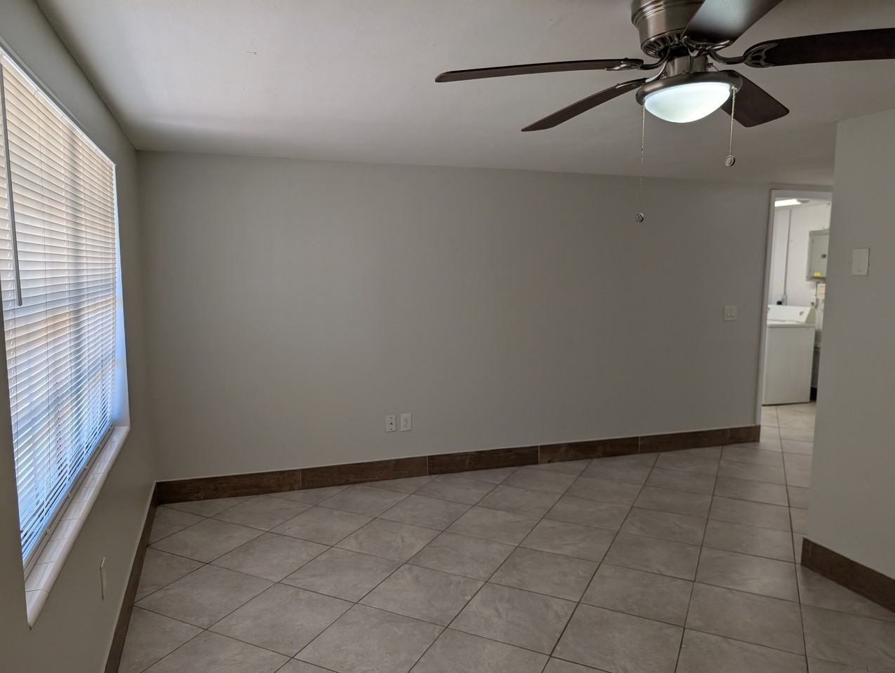 10828 Hillcrest Ave - Photo 4 of 19