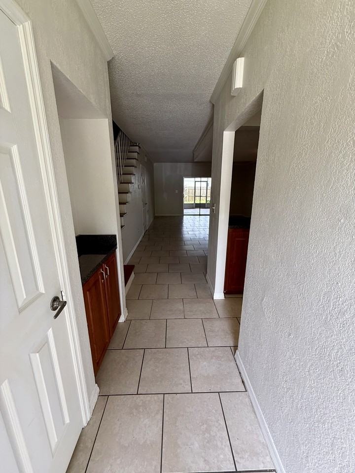 11710 Wesson Cir W - Photo 3 of 26