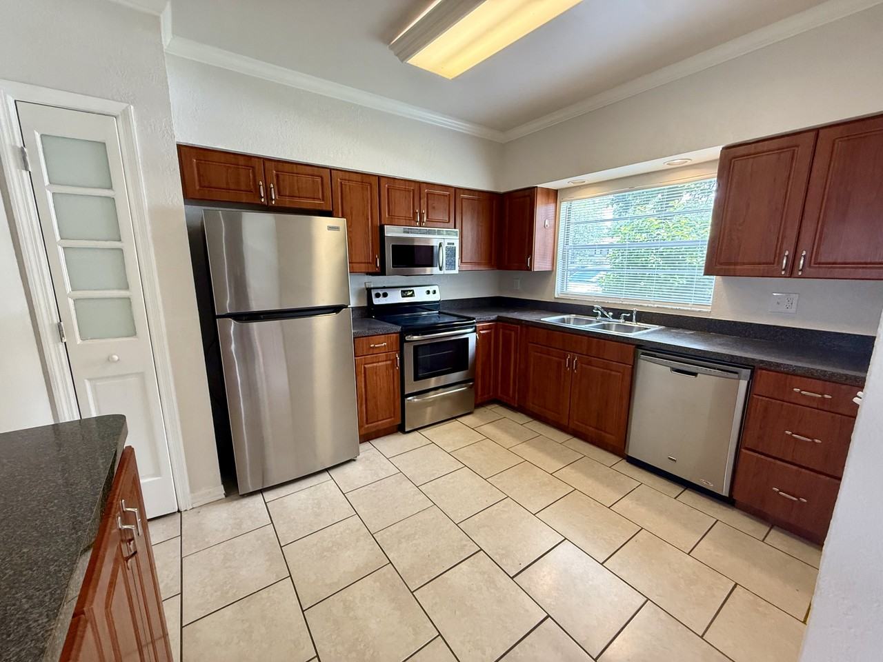 11710 Wesson Cir W - Photo 5 of 26