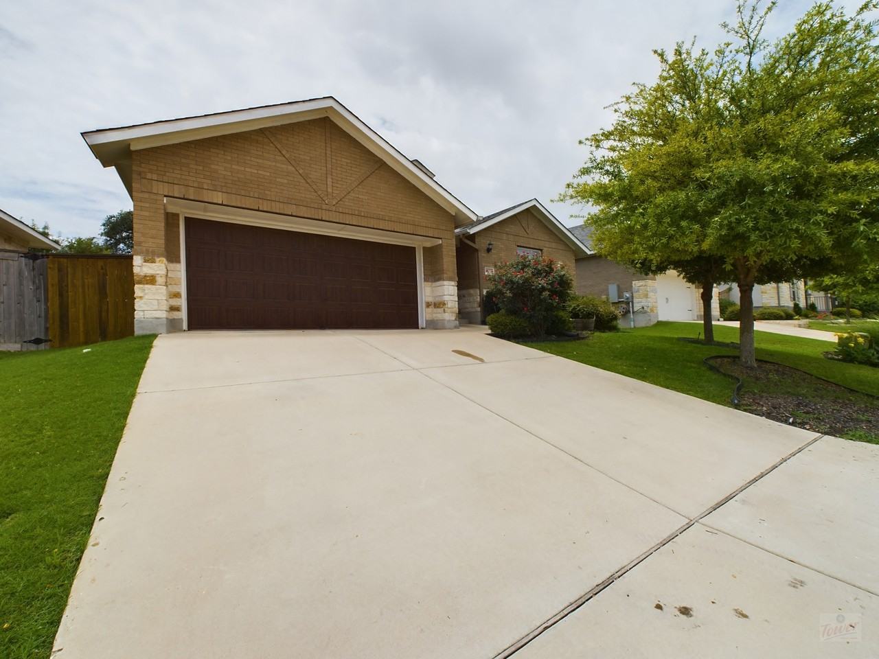 2409 Brook Crest Way - Photo 3 of 31