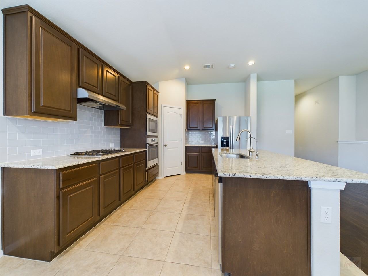 2409 Brook Crest Way - Photo 5 of 31