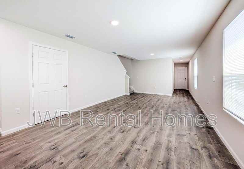 9097 India Ave - Photo 5 of 16