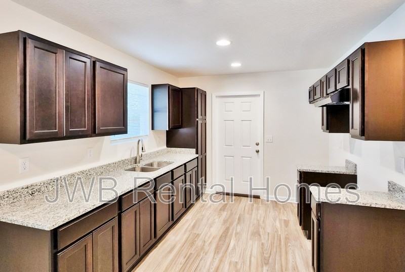 2091 Woodside St - Photo 2 of 11