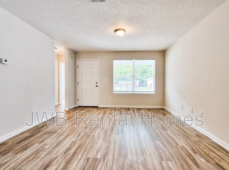 2091 Woodside St - Photo 6 of 11
