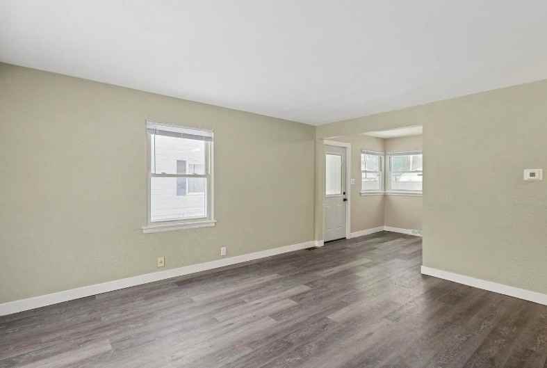1031 Good Pl - Photo 3 of 21