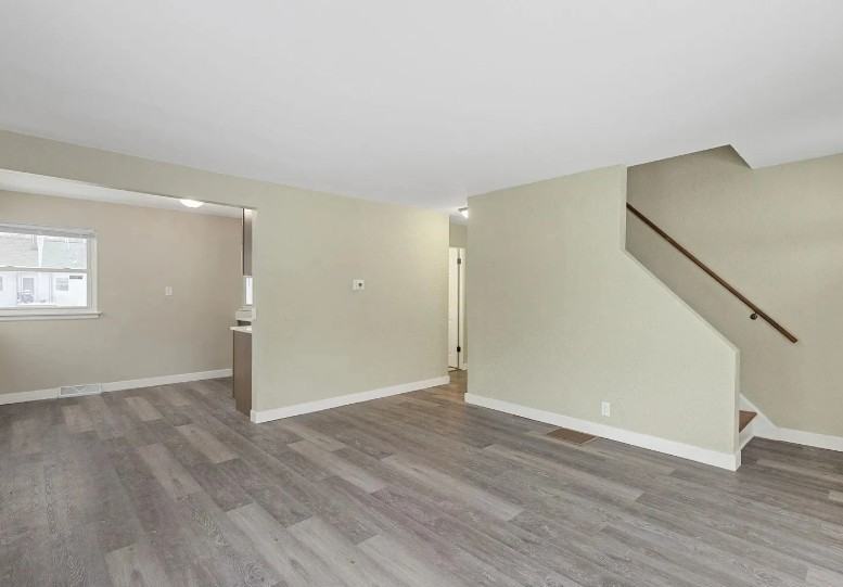 1031 Good Pl - Photo 4 of 21