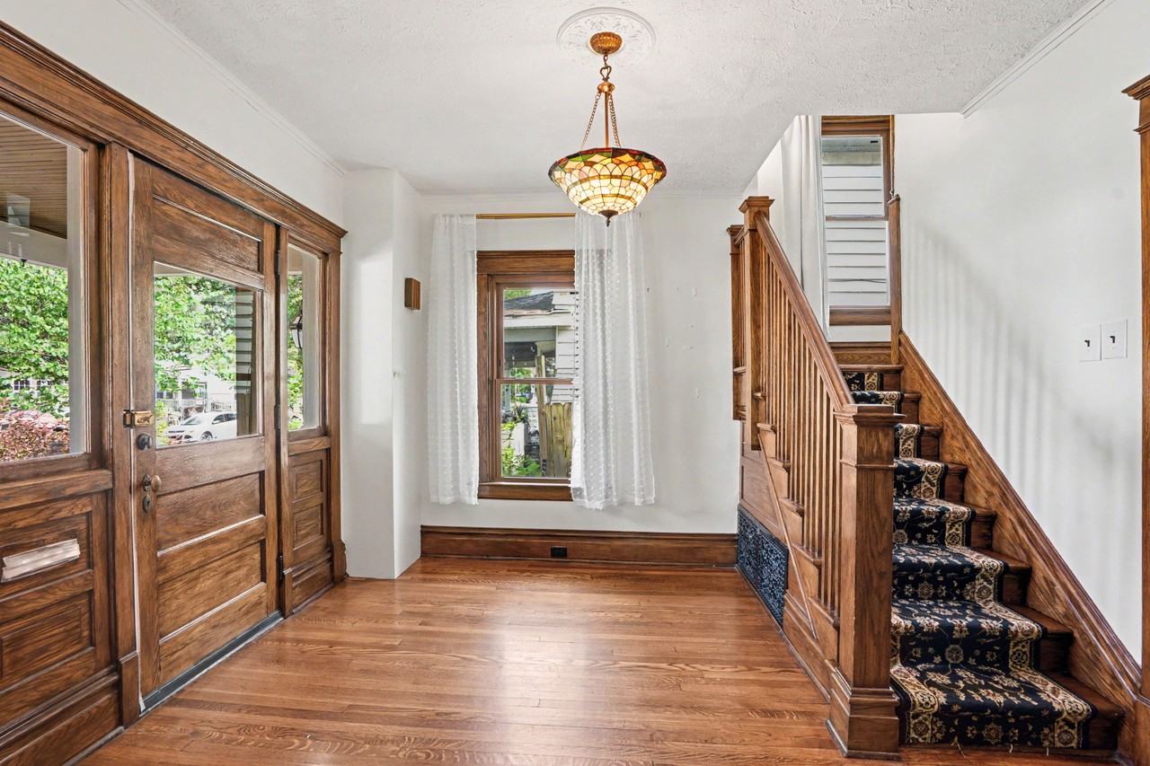 1155 Portage Ave - Photo 4 of 26