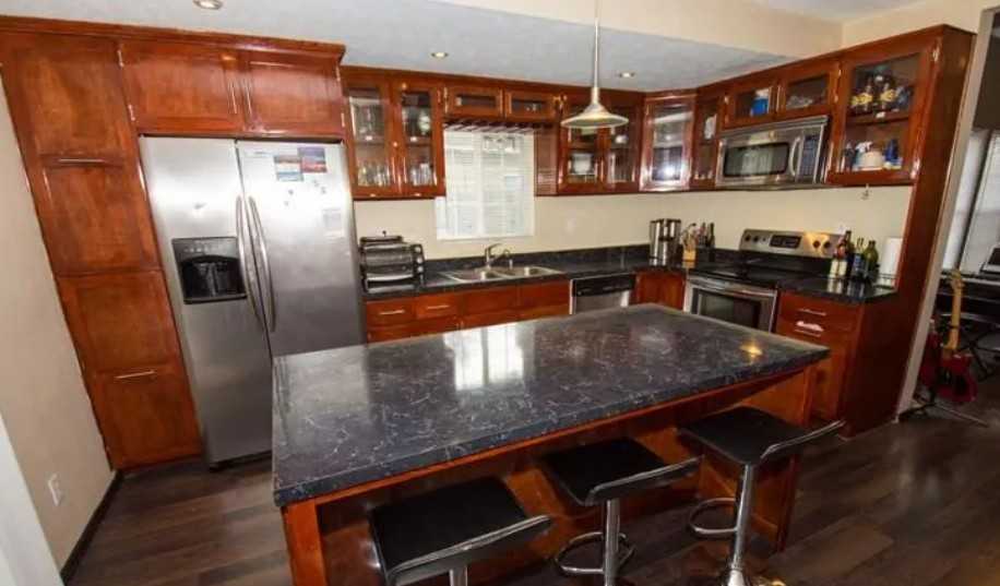 922 Stanfield St - Photo 5 of 16