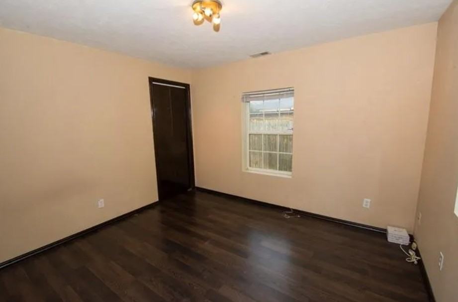 922 Stanfield St - Photo 6 of 16