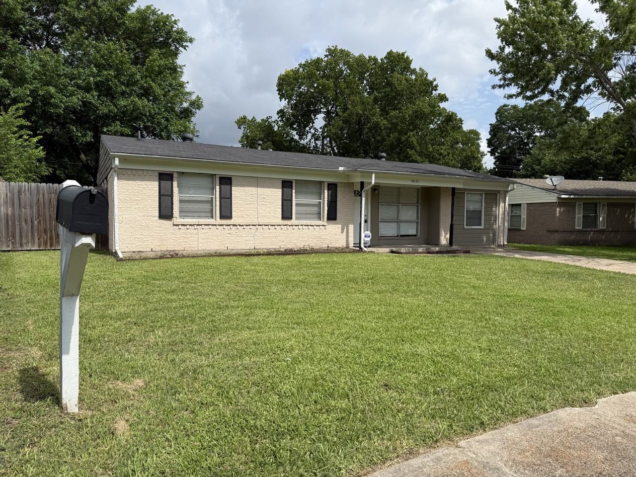 4437 Scottsdale Dr - Photo 2 of 20