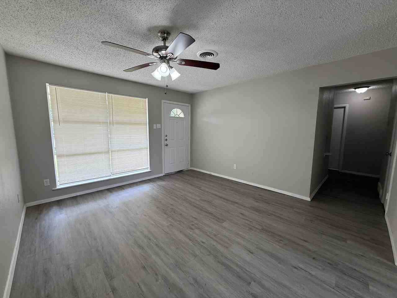 4437 Scottsdale Dr - Photo 3 of 20