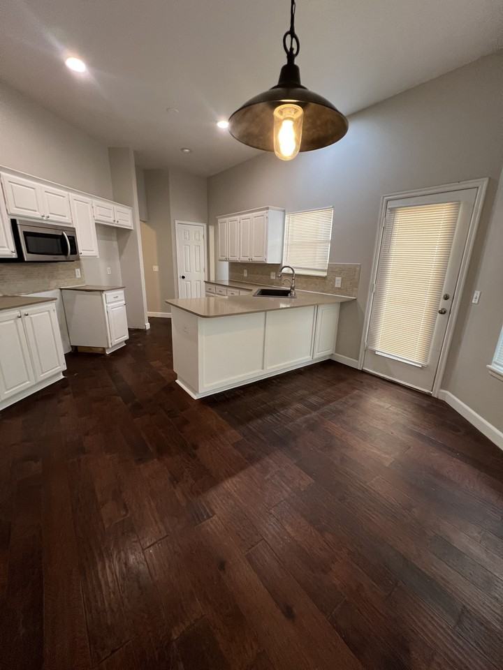 1420 Nw 183rd Ter - Photo 7 of 19