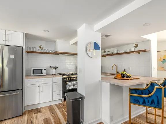 1031 Austin Ave Ne - Photo 6 of 14