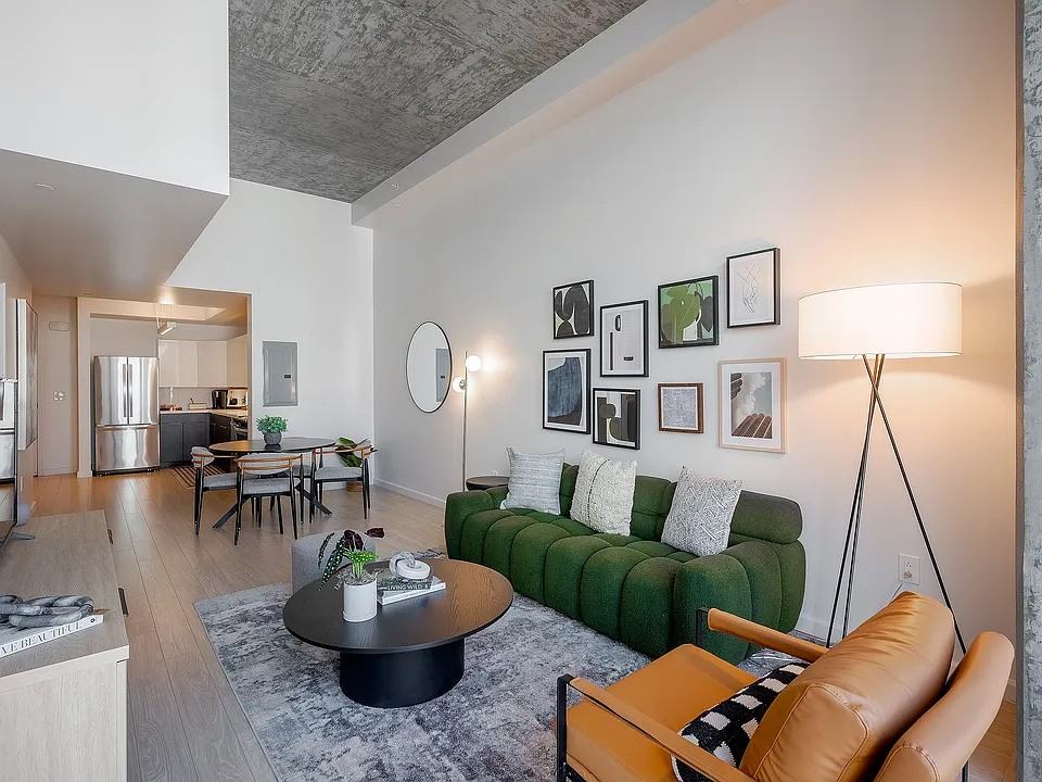 888 S Hope St - Photo 3 of 13