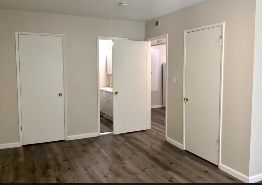 470 S 11th St - Photo 4 of 13