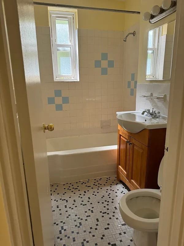 36 Hamilton Ave #1M - Photo 3 of 3
