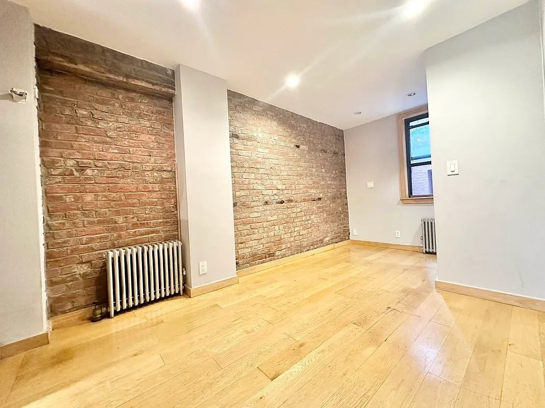 119 Baxter St #4R - Photo 2 of 4