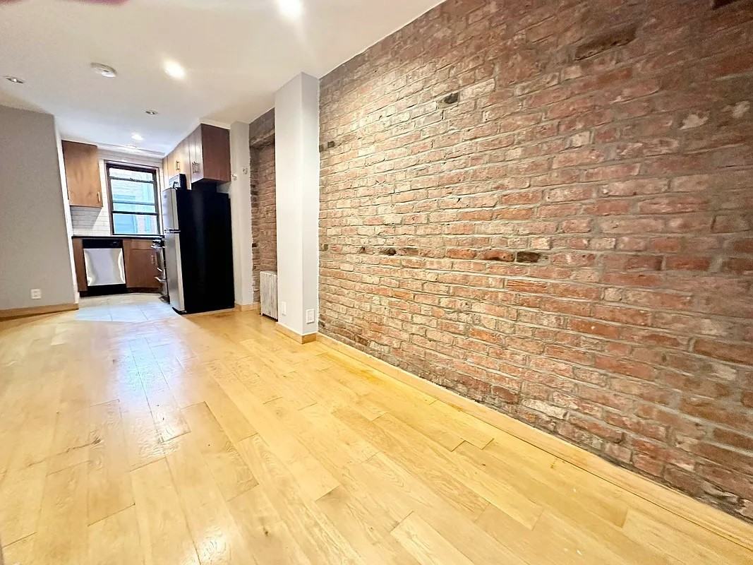 119 Baxter St #4R - Photo 3 of 4