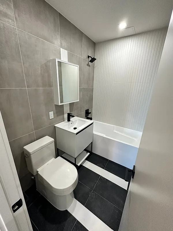 727 Dekalb Ave #1 - Photo 4 of 4