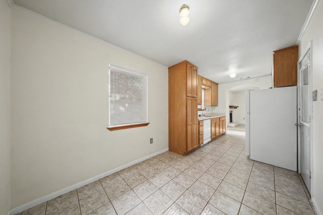 1415 Janet Ln - Photo 4 of 21