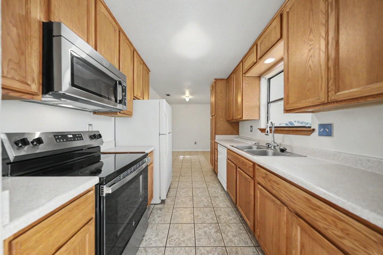 1415 Janet Ln - Photo 6 of 21