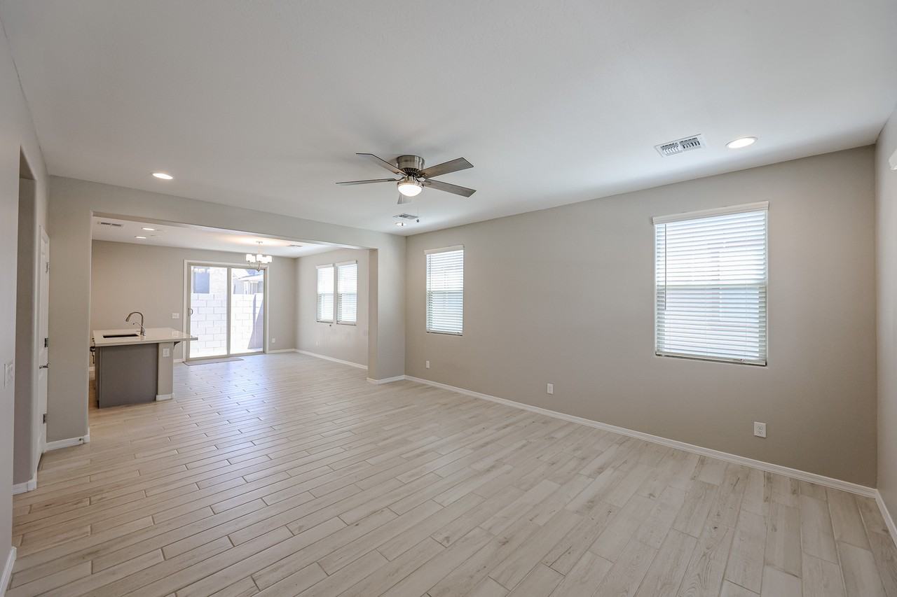 9978 W Piccadilly Rd - Photo 6 of 24