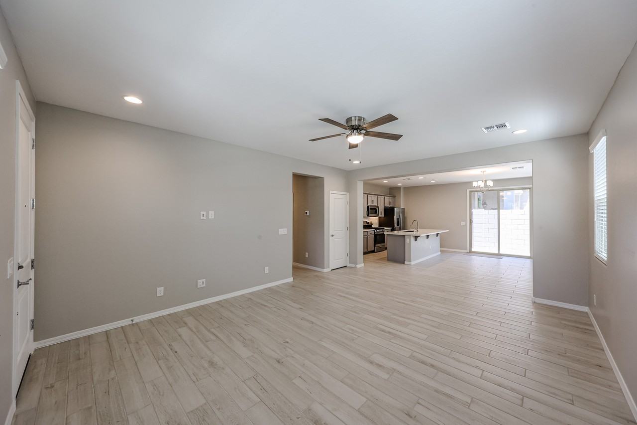 9978 W Piccadilly Rd - Photo 7 of 24