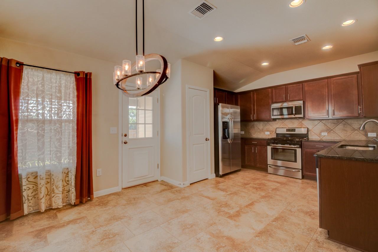 209 Moulins Ln - Photo 4 of 24