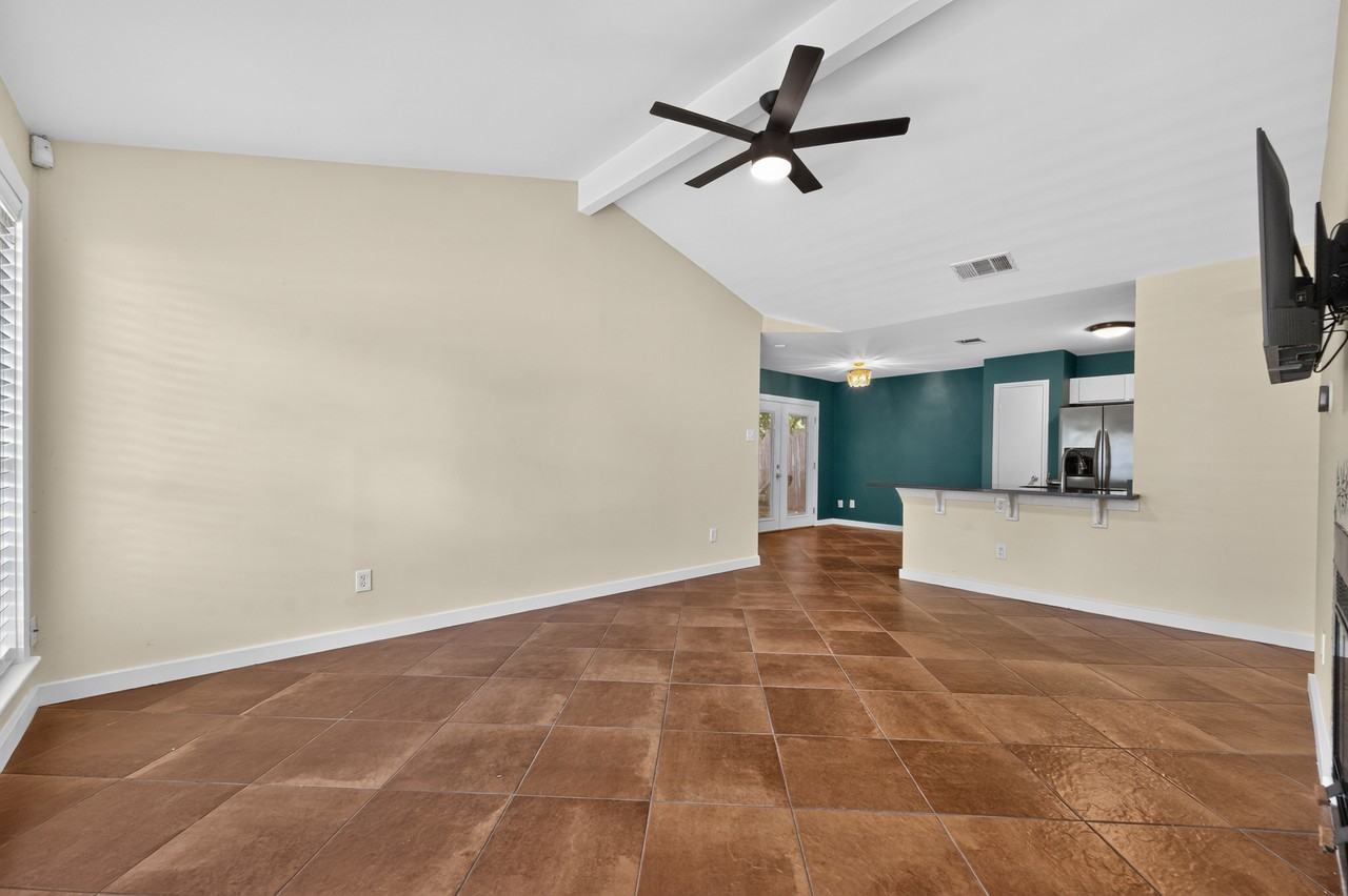 801 Kavanagh Dr - Photo 6 of 35