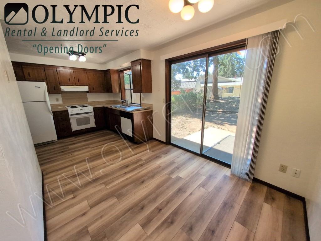 1419 Mamook Ct Ne - Photo 4 of 17