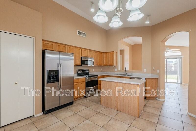 1261 N Balboa Dr - Photo 7 of 36