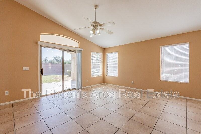 1261 N Balboa Dr - Photo 5 of 36