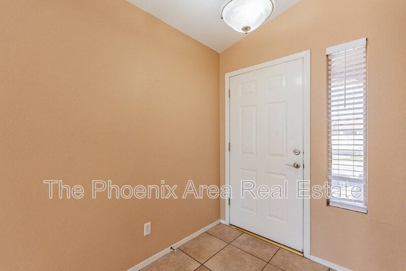 1261 N Balboa Dr - Photo 3 of 36