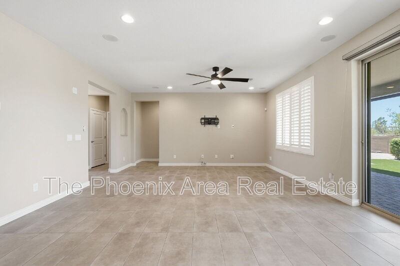 39725 N Hailey Ln - Photo 4 of 50