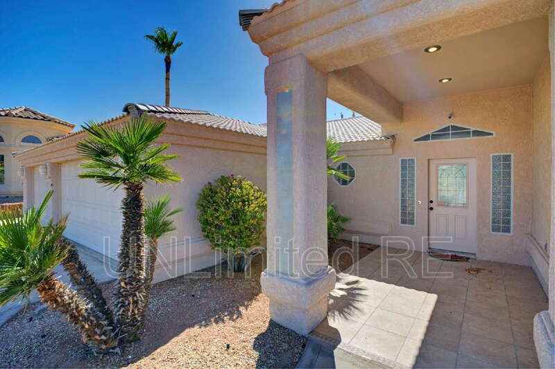 304 Acoma Blvd S - Photo 2 of 50