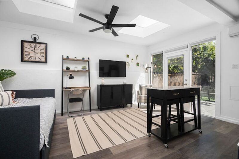 4036 Randolph St - Photo 4 of 21