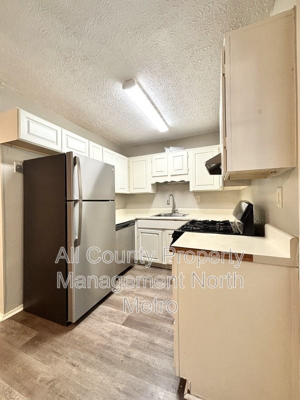 2245 Highpoint Rd - Photo 2 of 11