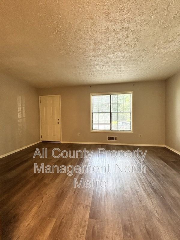 2245 Highpoint Rd - Photo 4 of 11