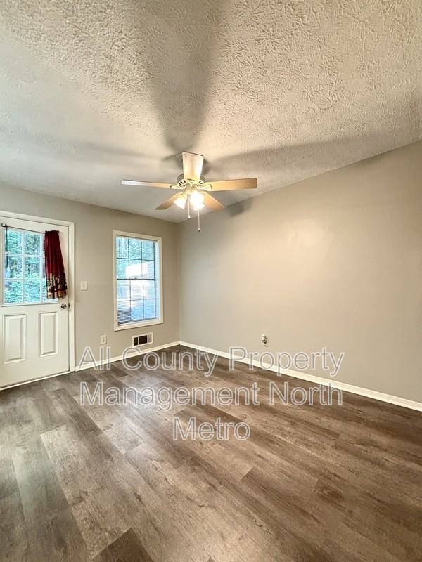 2245 Highpoint Rd - Photo 5 of 11
