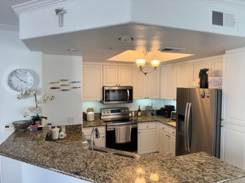 9263 Regents Rd #B210 - Photo 4 of 50