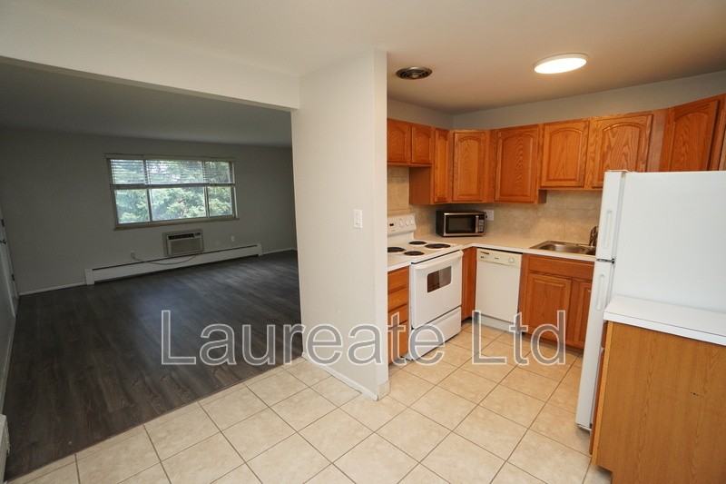 757 Oak St #D - Photo 3 of 10
