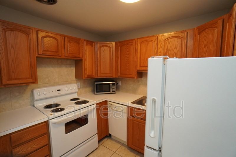 757 Oak St #D - Photo 4 of 10