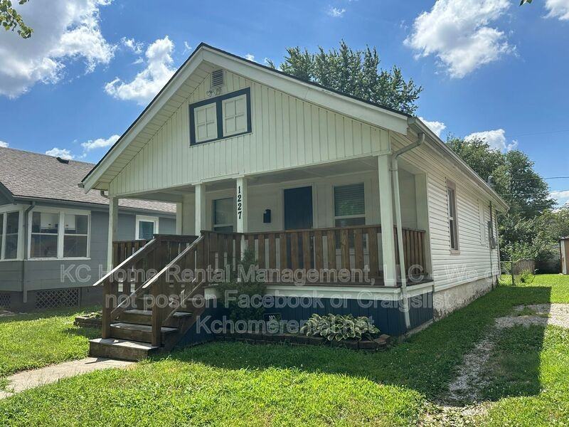 1227 E 22nd Ave - Photo 3 of 27