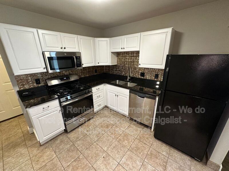 1227 E 22nd Ave - Photo 6 of 27