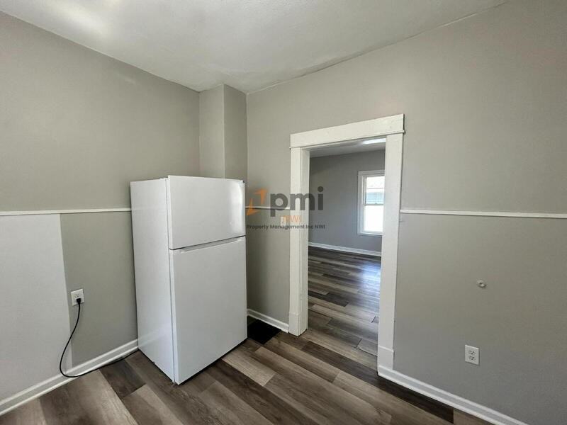 906 2nd St - Photo 4 of 19