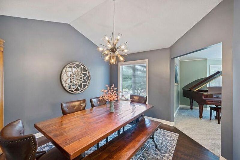 1599 Coventry Ln - Photo 4 of 33