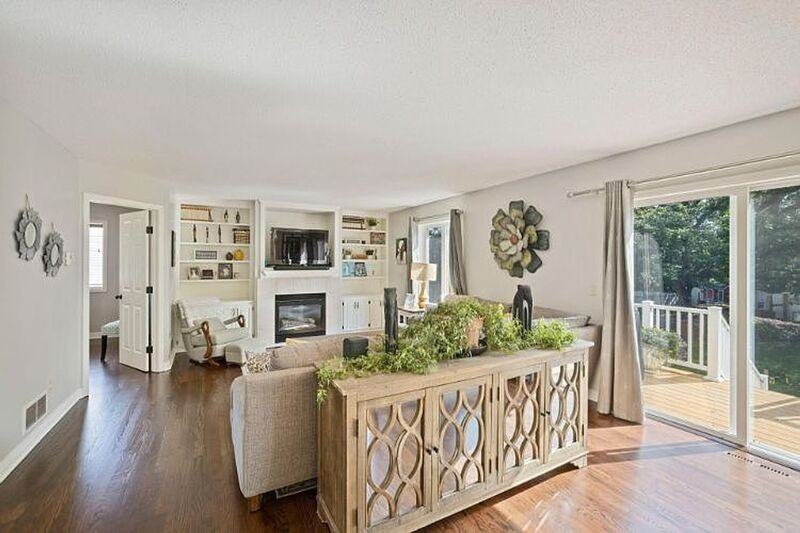 1599 Coventry Ln - Photo 6 of 33